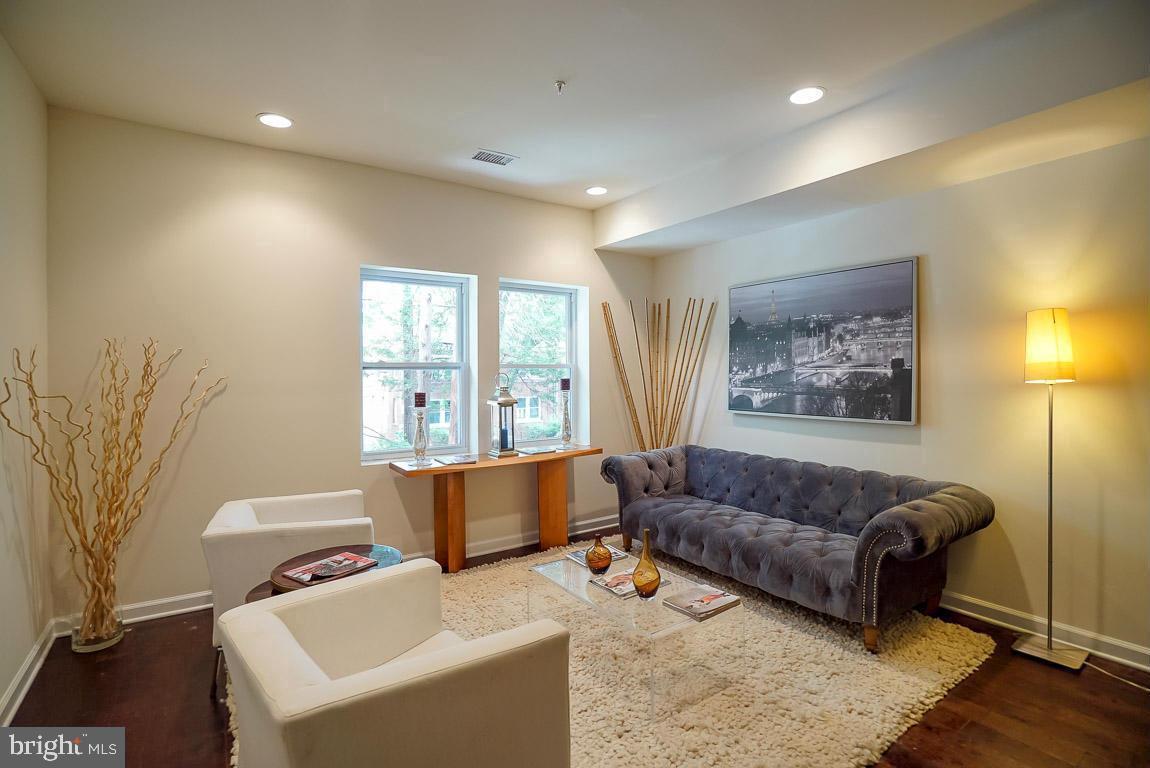 Primary Photo - 1346 Nicholson St NW