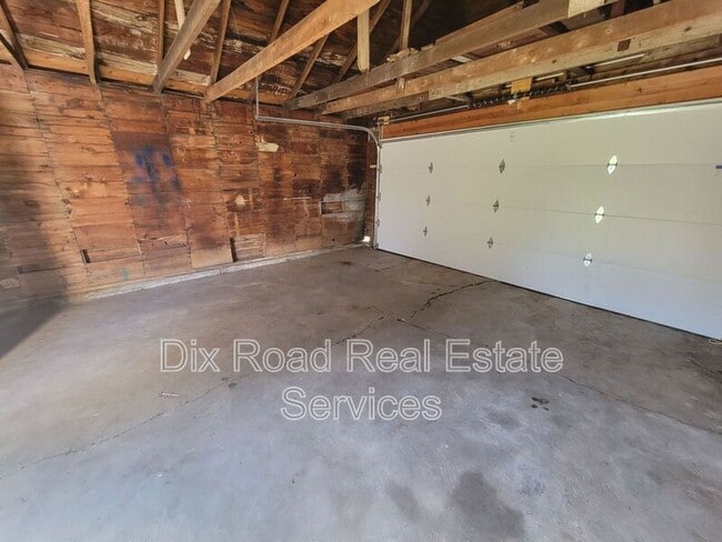 Foto del edificio - 109 N Decker Ave