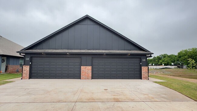 Foto del edificio - Welcome to Brand New Masonwood featuring this 3 Bedroom 2 Bath 2 Car Garage Duplex in a Great loc...