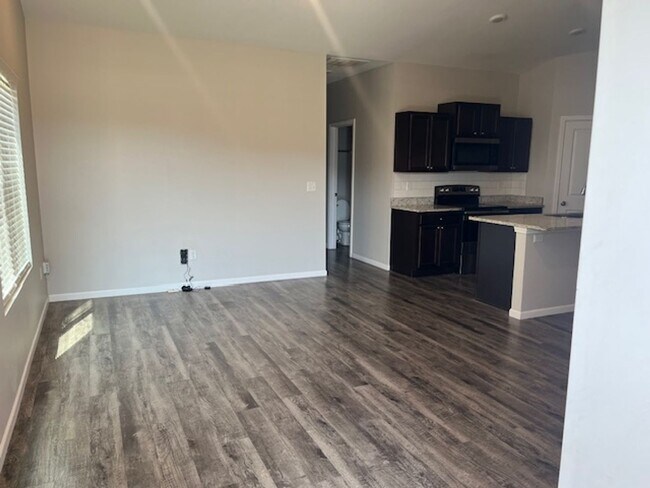 Foto del edificio - 3 Bedroom 2 Bath Duplex Located in Andover