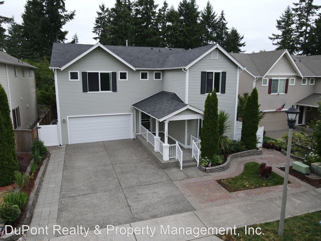 4 br, 2.5 bath House 1439 Grant Ave House for Rent in DuPont, WA