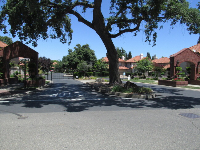 Foto del edificio - Beautiful Home in American River Canyon North