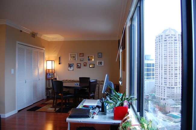 Building Photo - 3481 Lakeside Dr NE