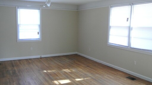 Building Photo - 158 Smith Ave