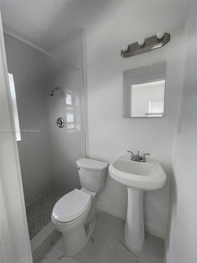 Building Photo - 430 SW 6th Ave