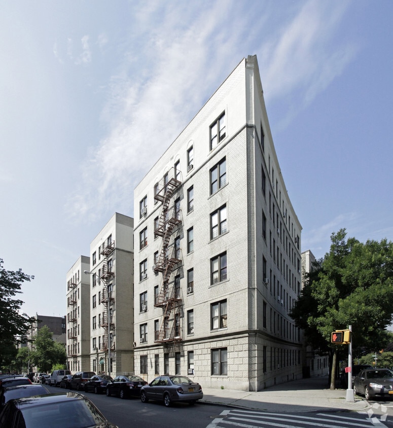 Primary Photo - 3191 Rochambeau Ave
