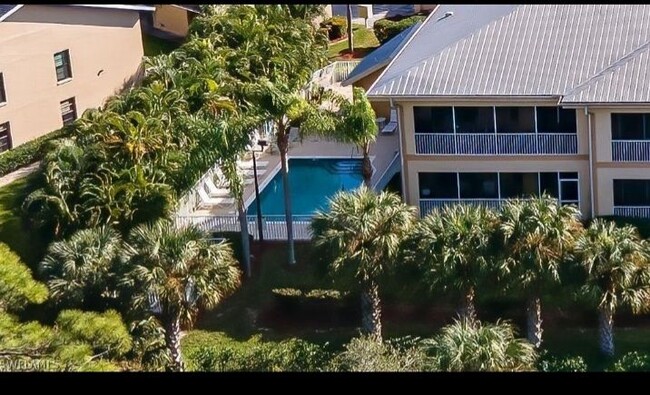 Building Photo - 15256 Riverbend Blvd