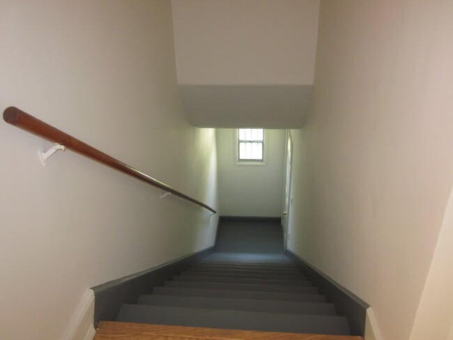 Building Photo - 1412 S Dunsmuir Ave