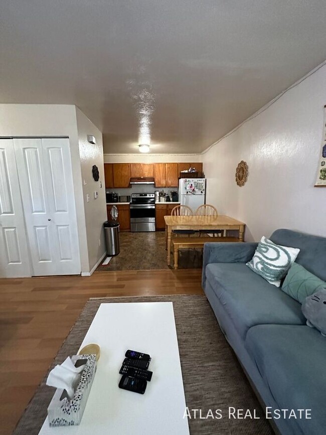 Building Photo - Available Now ~ 2 Bedroom, 1 Bath Apartmen...