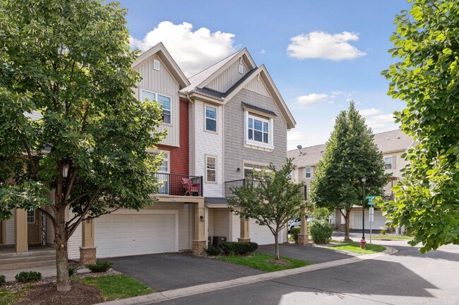 Building Photo - 11769 Emery Village Dr N