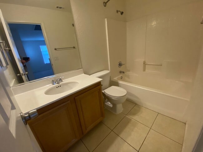 Building Photo - Close to Downtown Summerlin. 3 bed/2.5 bat...