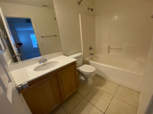 Foto del edificio - Close to Downtown Summerlin. 3 bed/2.5 bat...