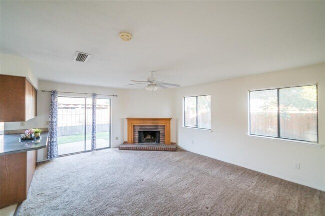Building Photo - 3120 Mayfair Dr