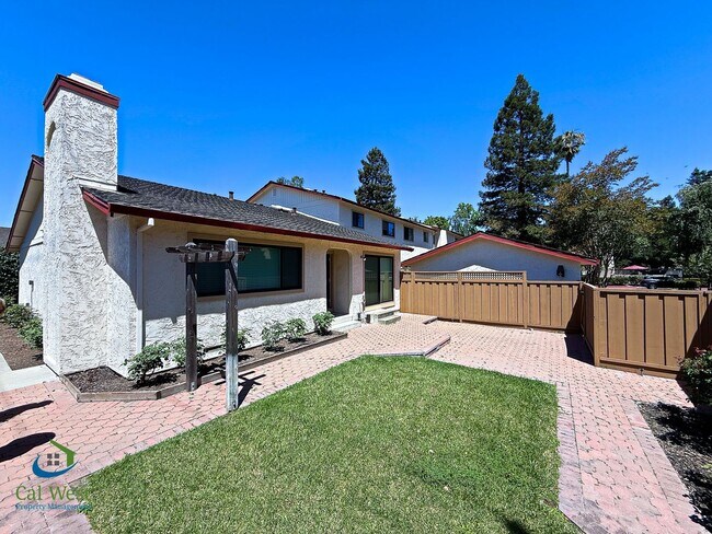Building Photo - $5,300 - Stunning and Spacious 3 Bd/2 Ba Townhome in Santa Clara