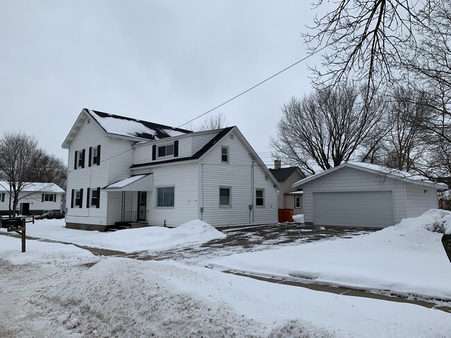 Building Photo - 602 Birch St