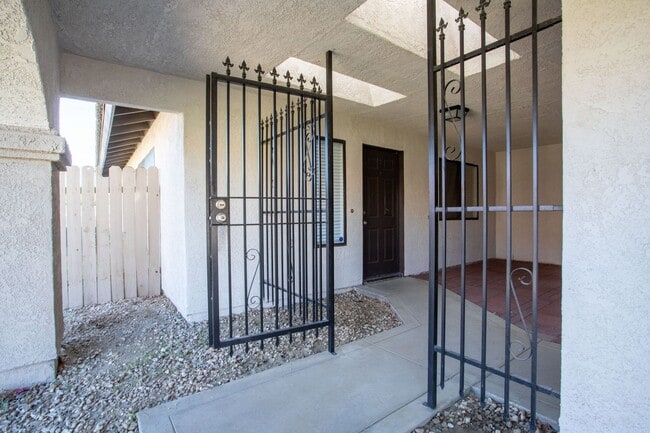Building Photo - 78723 Ave 42