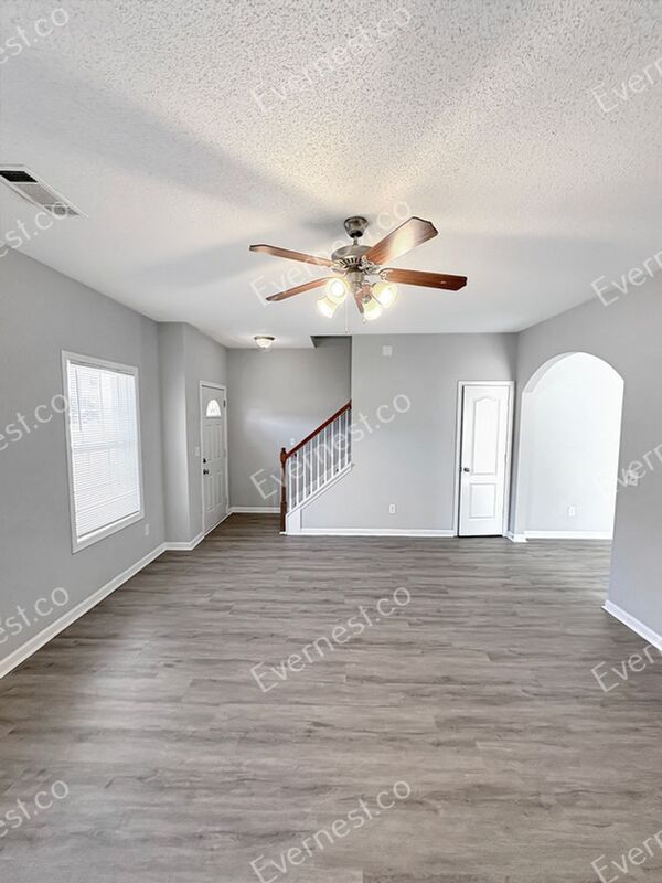 Foto del edificio - 8652 Thomas Ln