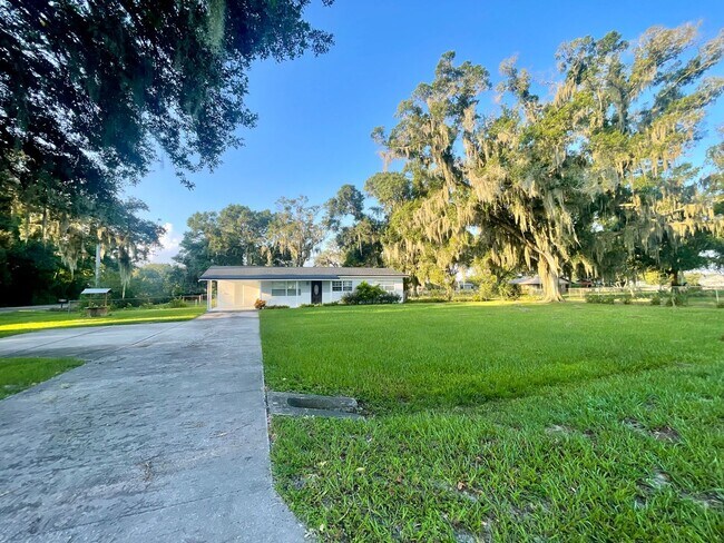 Foto del edificio - Country Living! 2 Bedroom Lithia