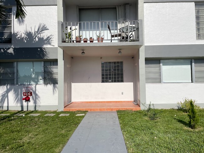 Building Photo - 1400 SW 27th Ave