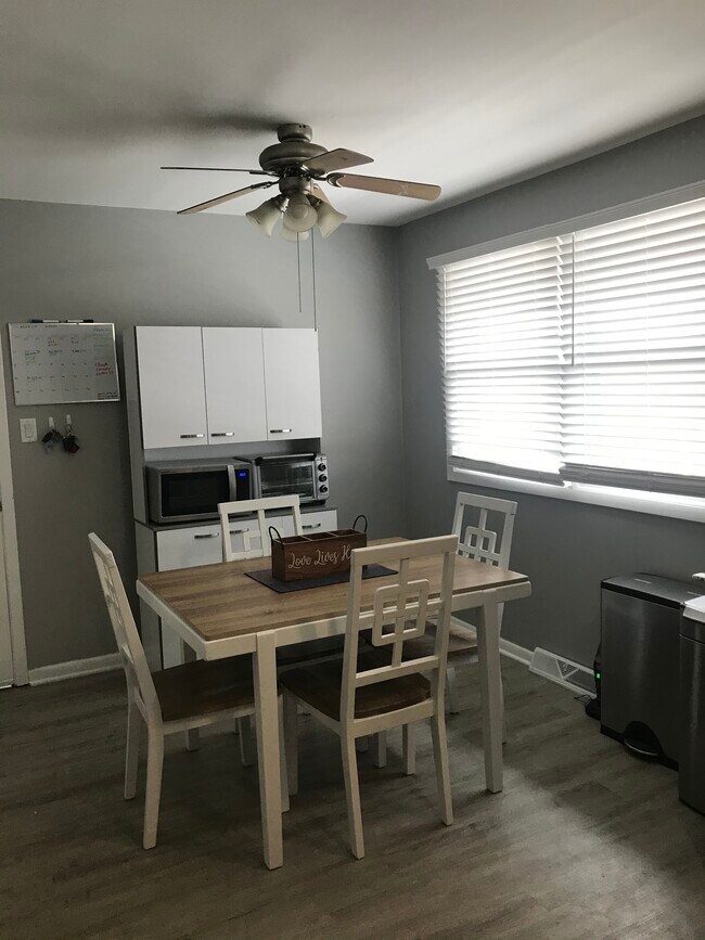 Building Photo - 8660 W 75th St