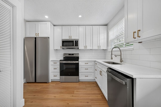 Kitchen - 2247 Riverside Ave