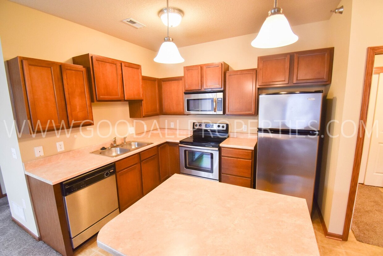Foto principal - Two bedroom two bath condo.