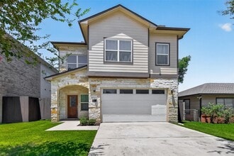 Building Photo - 2211 Silverbonnet St