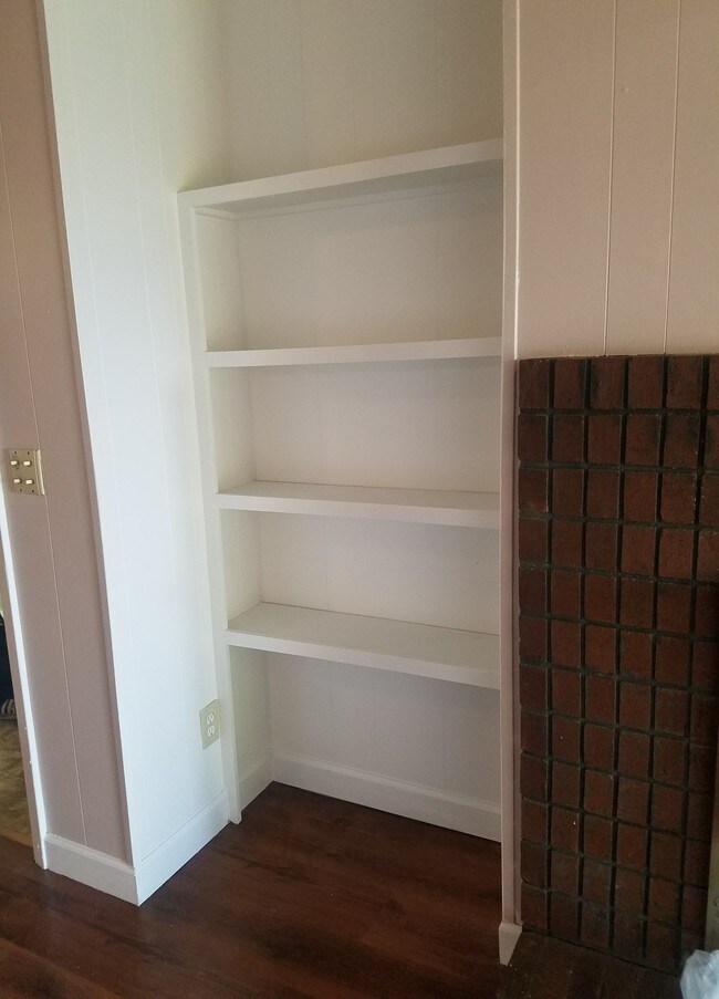 Building Photo - 1801 Sunset Terrace