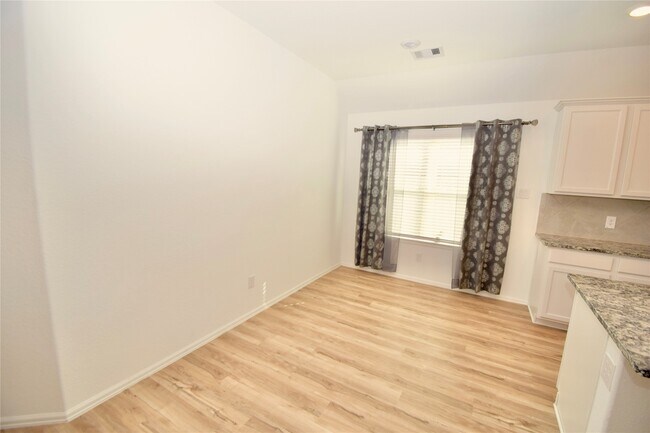 Foto del edificio - 3735 Rock Ledge Dr