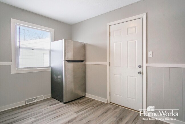 Building Photo - 4010 Bonfield Pl