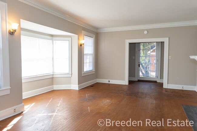 Building Photo - 702 W Union St