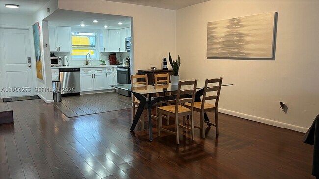 Foto del edificio - 2061 NE 123rd St