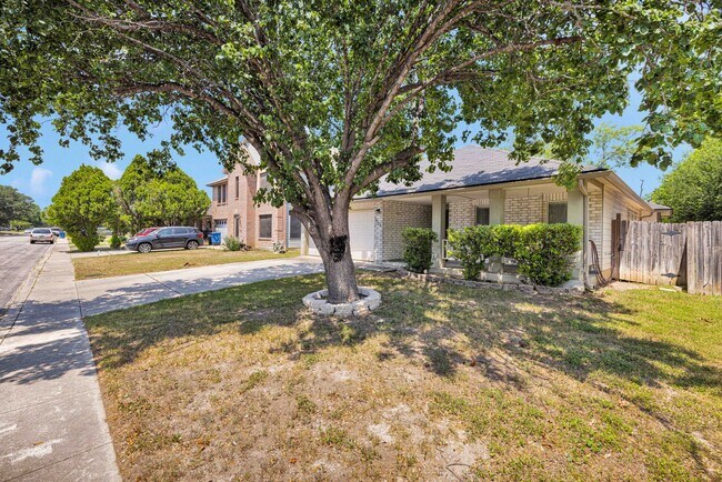 Foto del edificio - Immaculate Single-Story Home with Modern U...