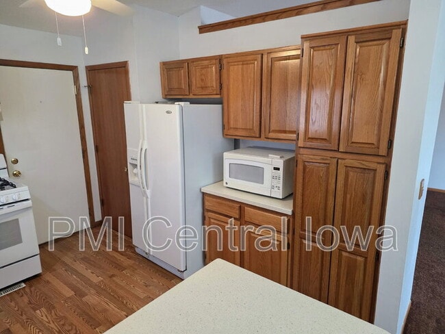 Building Photo - 5310 Brookview Dr