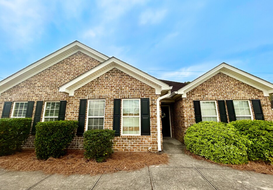 Primary Photo - 100 Tuscany Trail