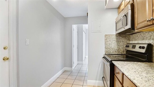 Building Photo - 3111 Oakland Shores Dr