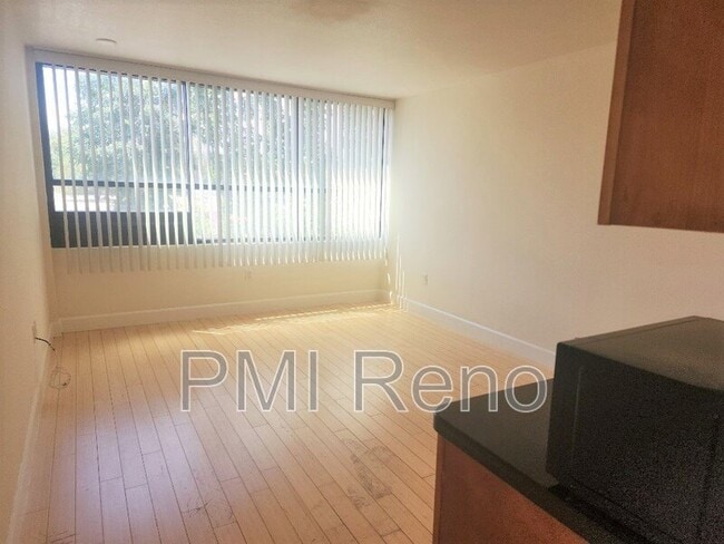 Building Photo - 450 N Arlington Ave
