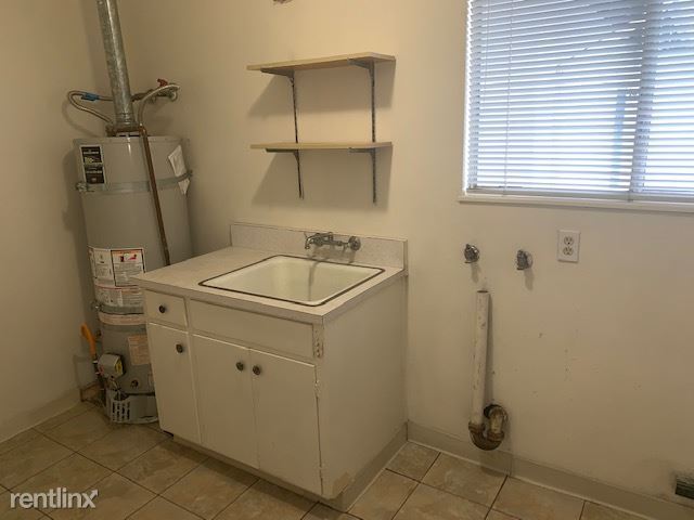 Building Photo - 2 br, 1 bath Triplex - 6425 Alturas Avenue