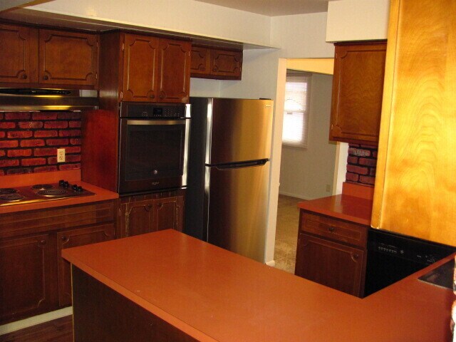 Building Photo - 8222 Forsythia Cir