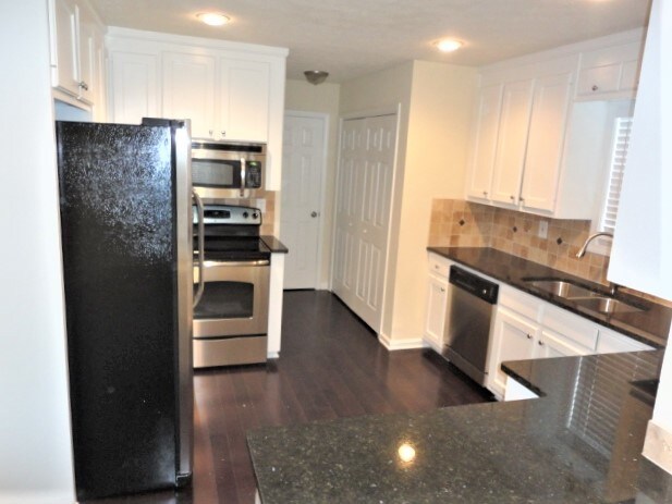 Building Photo - 321 Pebblestone Drive