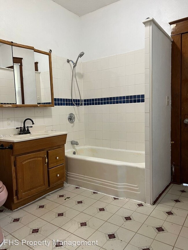 Building Photo - 2 br, 1 bath House - 1333 N Concord