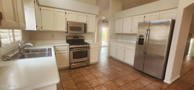 Building Photo - 71 E Windhill Dr