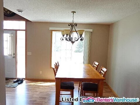 Building Photo - Beautiful 2 BR End Unit Townhome Available 9/1!