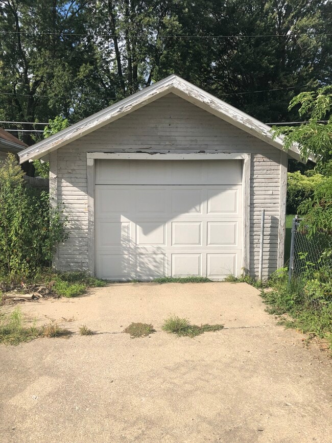 Building Photo - 1239 Charlotte Ave