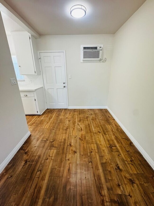 Building Photo - 123
