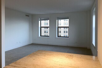 Interior Photo - Shoreland