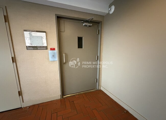 Building Photo - 5 Admiral Dr