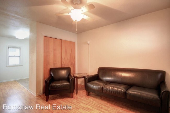 Building Photo - 1 br, 1 bath Apartment - 702 W. Western