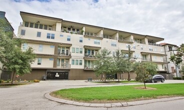Building Photo - 4819 Caroline St