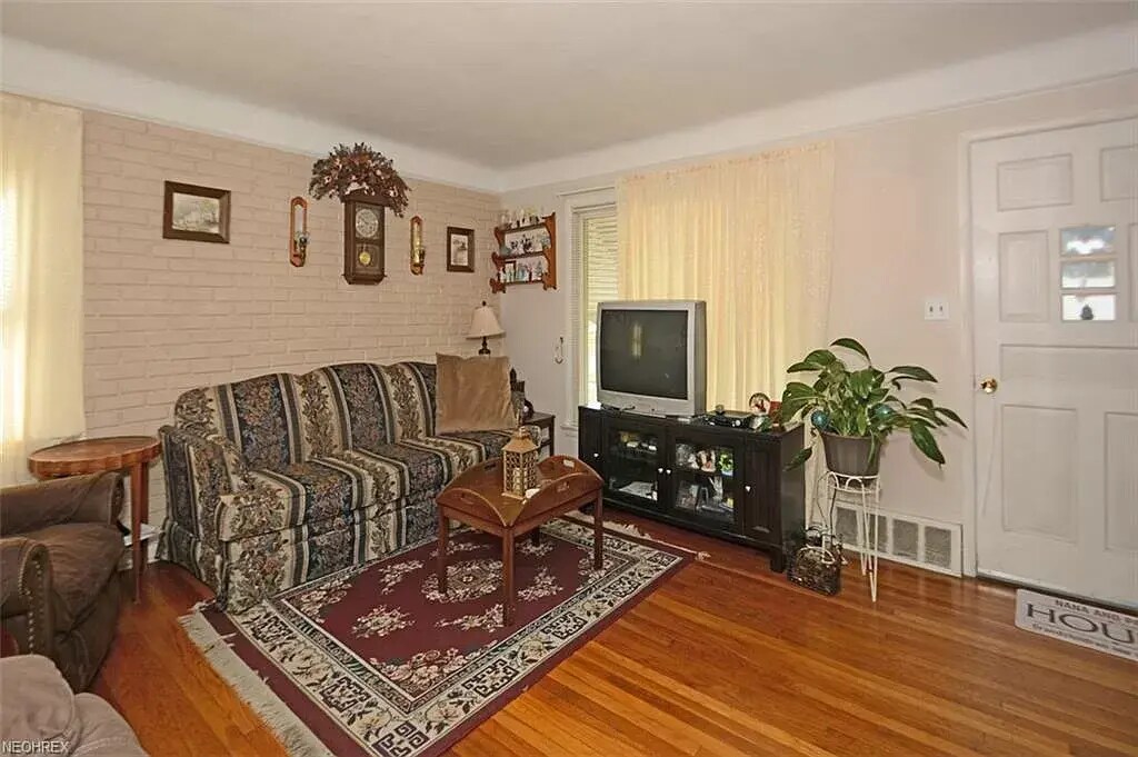 Sala de estar sin muebles - 13405 Eastwood Blvd
